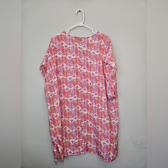 Tahari Coverup Tunic Top.
Pink/White
Size XXL - Picture 9 of 12